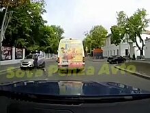 В Пензе ребенок бросился через дорогу и врезался в машину