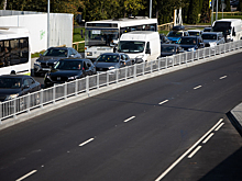 Пробки, прерванная велодорожка и странная остановка: как выглядит улица Гагарина после реконструкции
