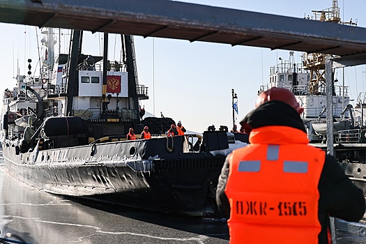 Судно "Алатау" вернулось из похода, завершив его спасением филиппинского моряка