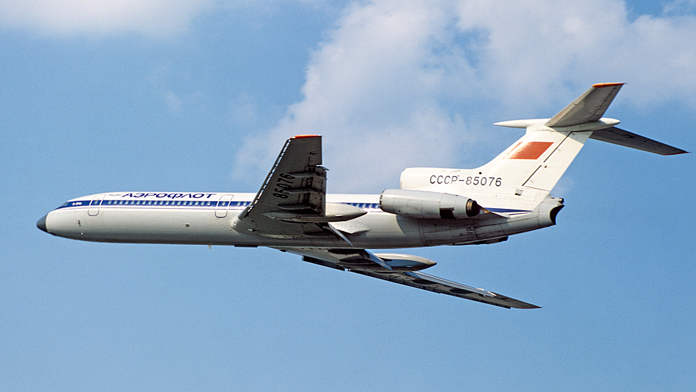 Ту-154 – настоящая легенда отечественной авиации. Первый полёт лайнера состоялся 3 октября 1968 года. Самолет производился 45 лет и был одним из главных гражданских перевозчиков сначала в СССР, а потом и в России. Ту-154 до сих пор летает в составе ВВС страны и специального летного отряда «Россия»