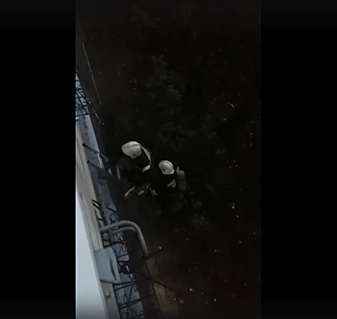 В Волгограде потушили пожар в многоэтажке (ВИДЕО)