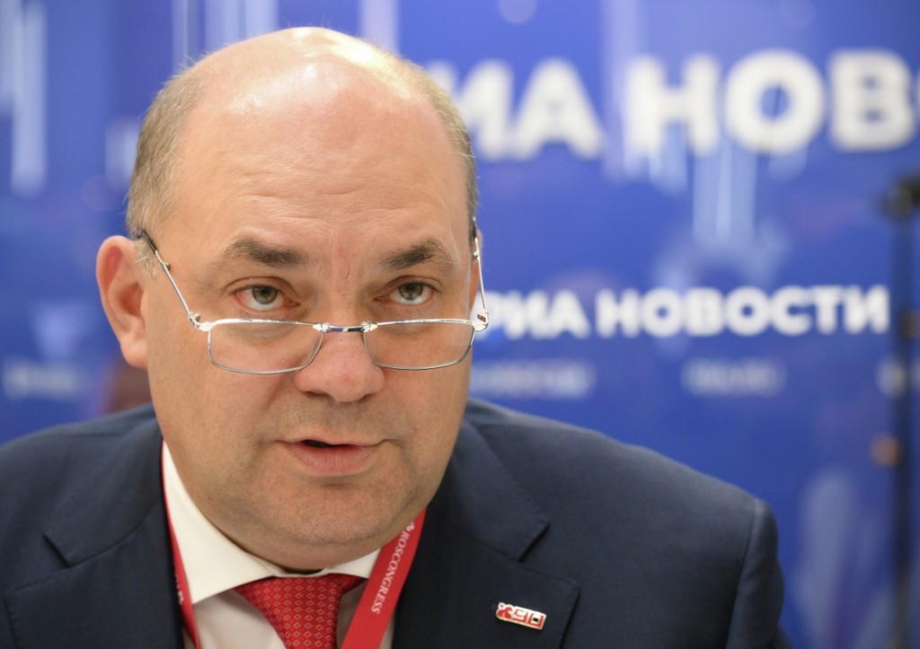 Mash выяснил причину отставки Смирнова с поста губернатора Курской области