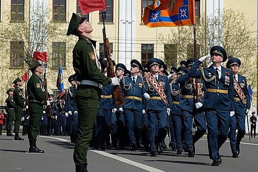 В Кирове на Театральной площади прошли торжественные мероприятия, посвященные Дню Победы