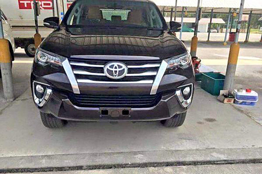 Toyota Fortuner 2016 показал «лицо»