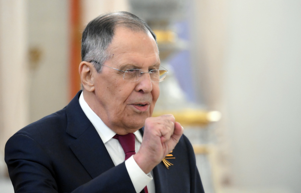 Пока вы не уснули: инцидент на пресс-конференции Лаврова и гибель актера сериала «Счастливы вместе» на СВО