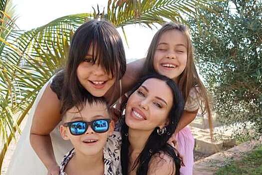 Бизнесвумен Оксана Самойлова улетела на отдых с детьми без Джигана