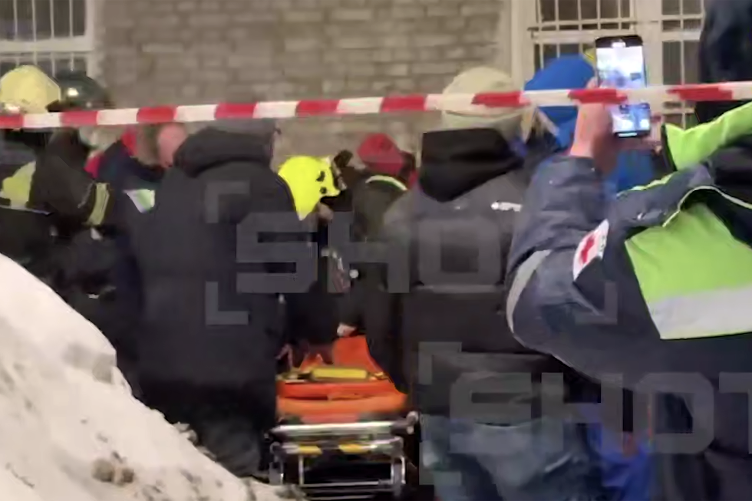 Shot: во время пожара в Москве из окна выпал человек