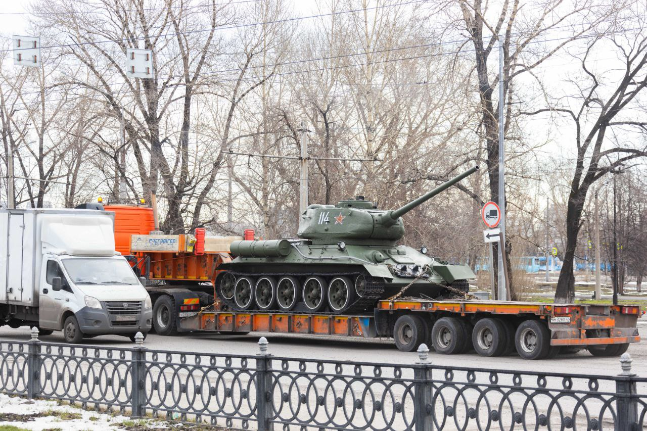 Легендарный танк Т-34 «сошел» с постамента в Новокузнецке