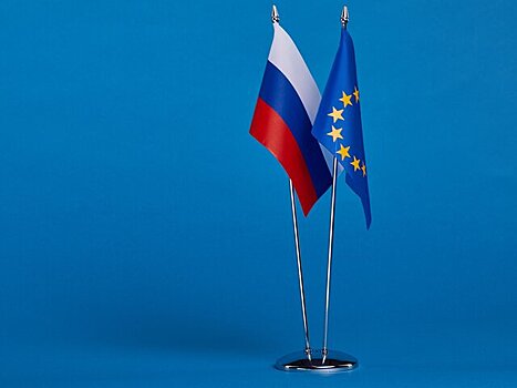 Захарова порекомендовала ЕС подумать о внутренних проблемах