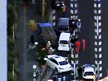 В Токио мужчина угнал авто из салона и сбил 12 человек