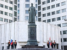 Дзержинский снова в разведке: Памятник основателю ВЧК открыт в штаб-квартире СВР РФ