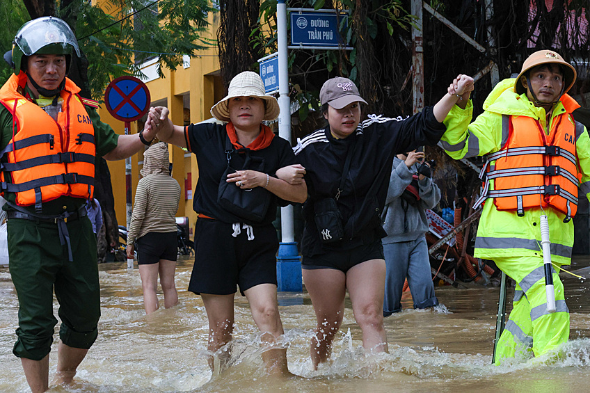 Эвакуация населения в городе Хойане