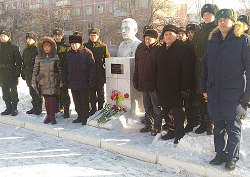 В Чебаркульском гарнизоне на Аллее Героев состоялся митинг, посвященный памяти Героя России Юрия Шадуры
