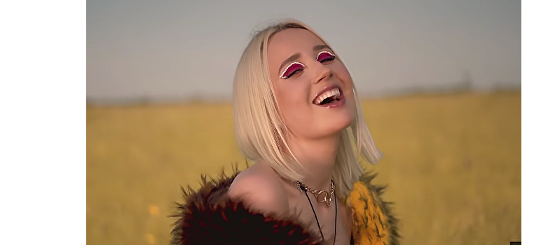 Клава Кока и Карина Кросс спели дуэтом