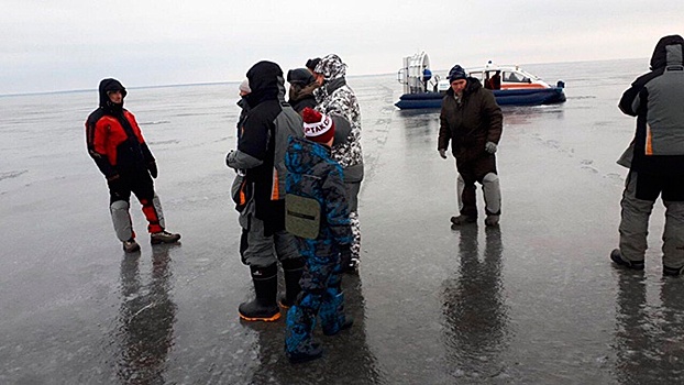 На Волге спасли семь человек с оторвавшейся льдины