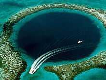 Учёные попытались раскрыть скрывающиеся на дне голубой дыры тайны