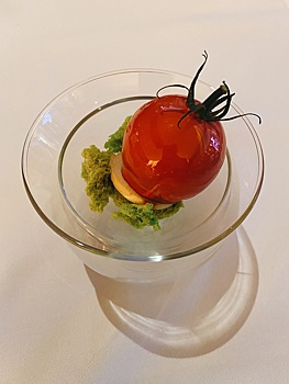 Гастроновости: Блинная с двоичным кодом, десерт-шоу и пара лаунж-баров