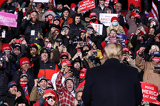 Сотни сторонников Трампа застряли на холоде