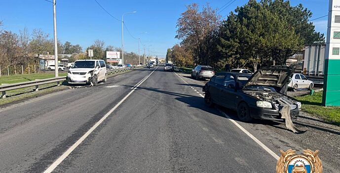 В тройном ДТП в Азове пострадала 18-летняя девушка