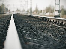 В Подмосковье автомобиль столкнулся с грузовым поездом
