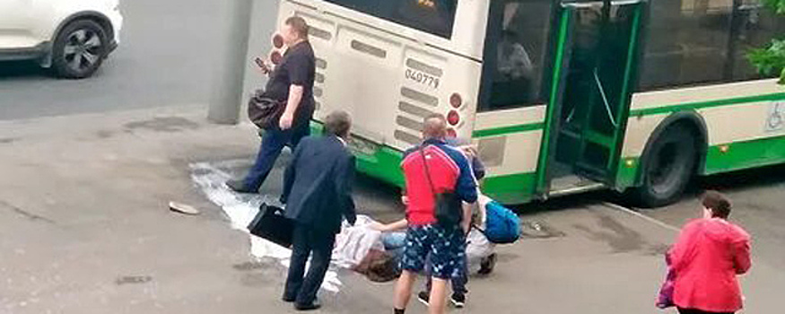 Названа возможная причина наезда автобуса на остановку, где погибла москвичка