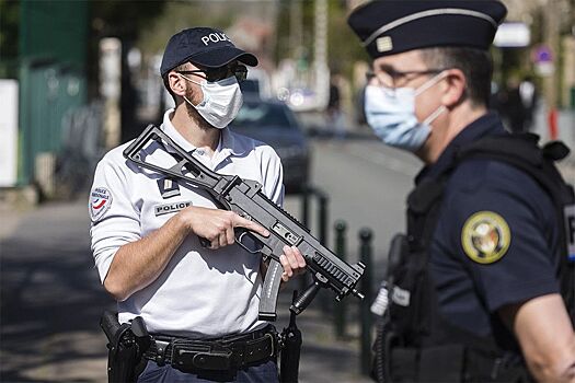 Закрыть мечети, овладеть данными: Франция готовит закон о терроризме