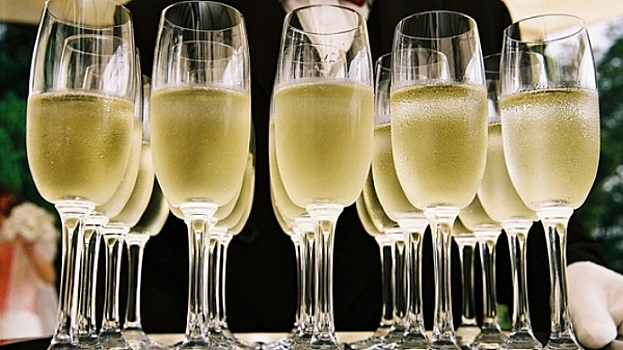 Минспорт предложил упростить правила ввоза шампанского для ЧМ-2018