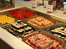 Шум, мусор и кишечная палочка: жители дома на Ленинградке воюют с магазином Eurospar