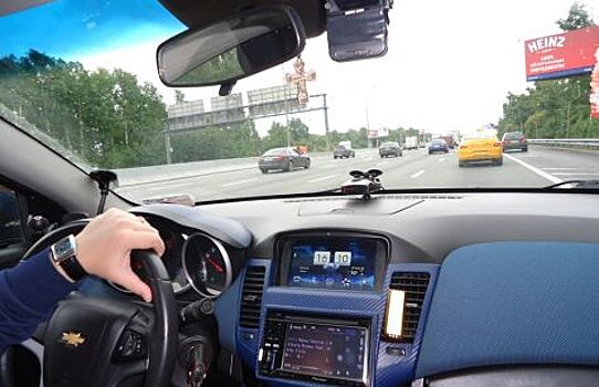 Почему на автомобилях с климатической установкой нельзя крепить радар-детектор по центру торпедо?