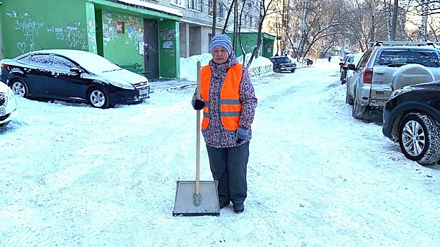 Нижегородский дворник получила премию от ДУКа за уборку в снегопад