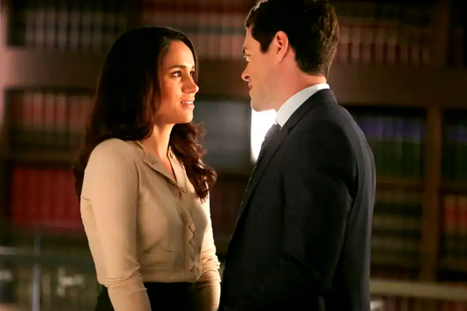 Актер Патрик Дж. Адамс назвал прошлое Меган Маркл сумасшедшим