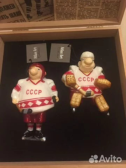 Эти два веселых хоккеиста обойдутся покупателю в 25.000 рублей