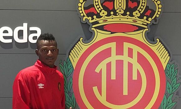 "Ливерпуль" подписал колумбийского защитника и отдал его в аренду "Мальорке"
