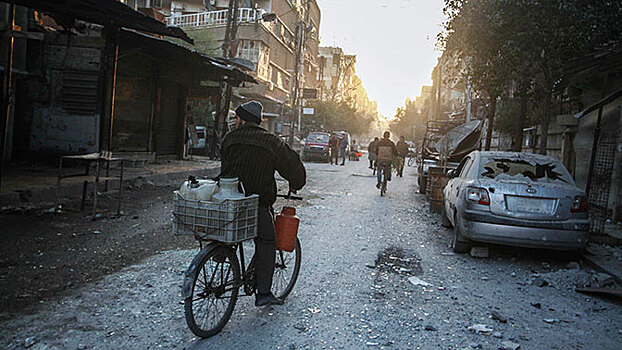 Сирийские боевики сдают оружие