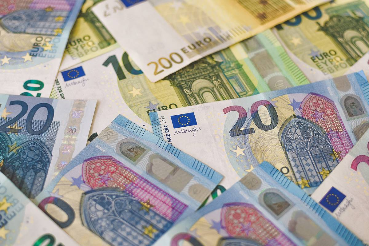 Украинскую валюту задумали привязать к евро