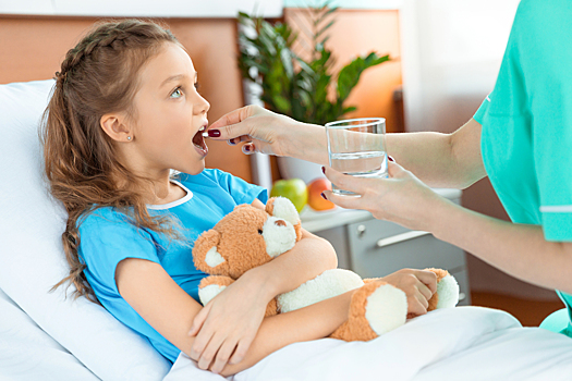 Ученые объяснили, почему детям не стоит назначать антибиотики при простуде