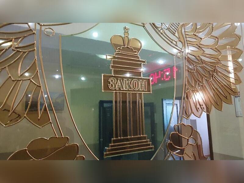 Прокуратура организовала проверку из-за травмирования девочки на качелях