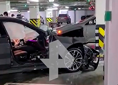 Сотрудник московской автомойки взял BMW клиента и устроил аварию