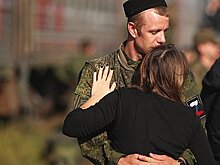 «Мне не о чем говорить с гражданскими» Россиянки все чаще знакомятся с участниками СВО. Что они ищут в таких отношениях?