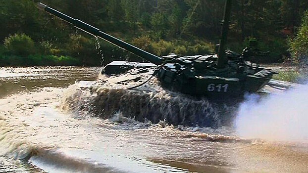 Танки превращаются в субмарины: уральские танкисты преодолевают водные преграды