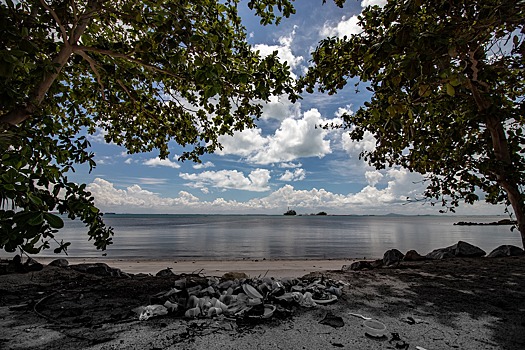 На Бали запретили одноразовый пластик: от пакетов до трубочек для коктейлей