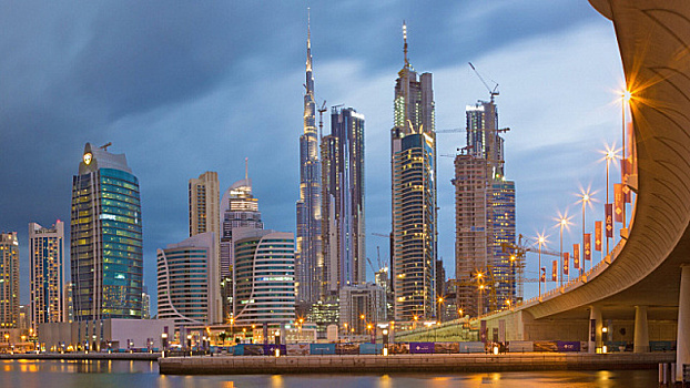 Объем совокупных активов банков ОАЭ продолжит расти в 2024 году благодаря политике ЦБ страны