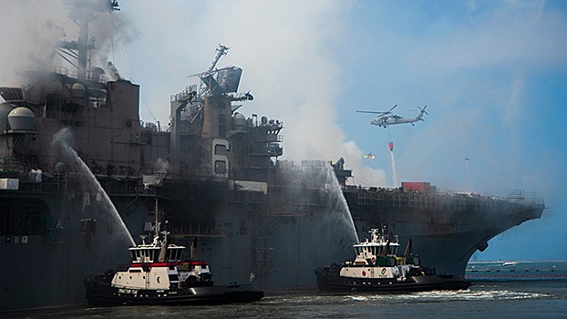 ВМС США отправят на слом сгоревший в Сан-Диего десантный корабль