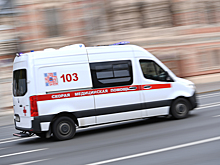 В Москве Mercedes с пассажирами опрокинулся на проезжей части