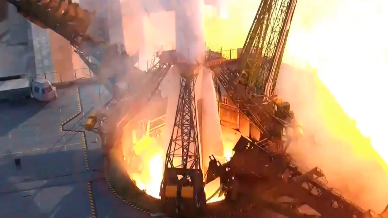 Роскосмос не стал поздравлять участников пуска ракеты «Союз-2.1а» из-за теракта