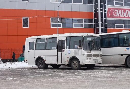 В Кургане маленький ребенок получил травму из-за действий водителя автобуса