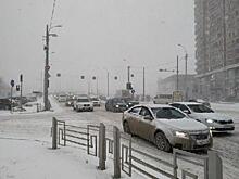 Снежный затор. Из-за непогоды Тюмень встала в пробках