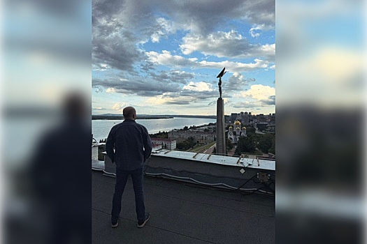 Губернатор Вячеслав Федорищев оценил красоту Самары с крыши правительства