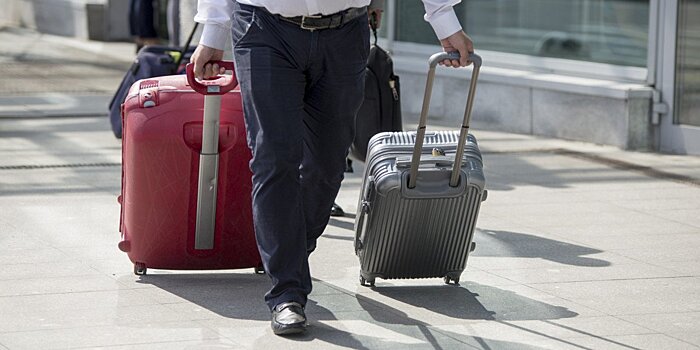 Туристы поделились советами, как обойти ограничения по ручной клади в самолете