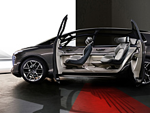 Всё про огромный минивэн Audi: красная дорожка и диспенсер для воды